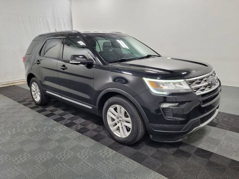 Used 2018 Ford Explorer XLT w/ Equipment Group 202A FWD image 11