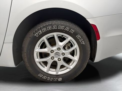 Used 2023 Chrysler Pacifica Touring-L FWD image 45