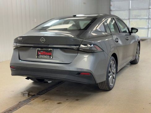New 2026 Nissan Sentra SL w/ Floor Mat Package FWD image 5