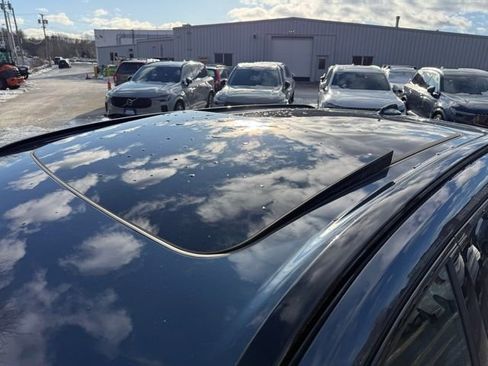 Certified 2023 Volvo XC60 B5 Ultimate w/ Climate Package image 15