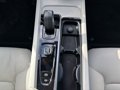 Certified 2023 Volvo XC60 B5 Core w/ Climate Package image 25