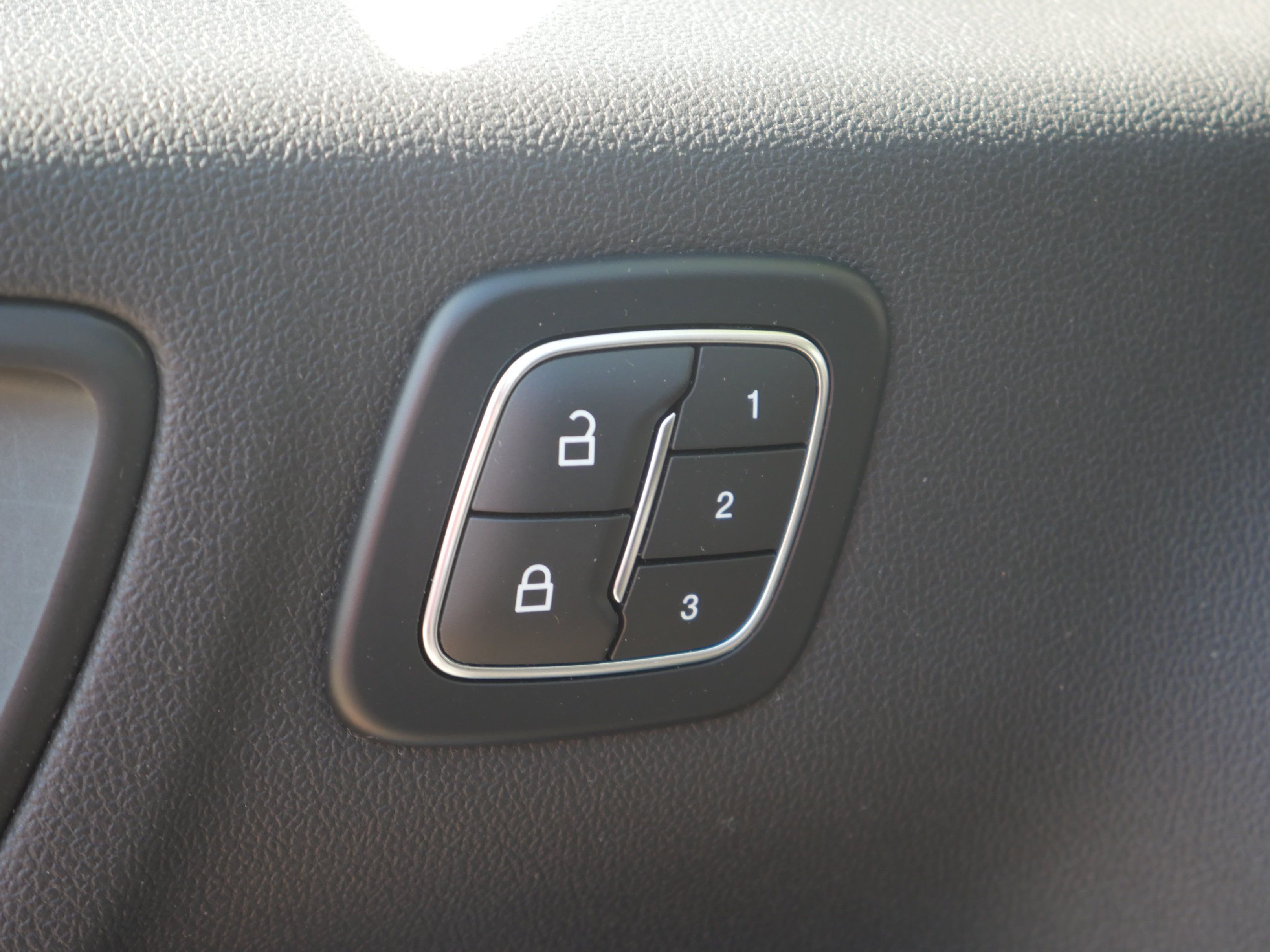 Certified 2025 Ford Escape Platinum AWD/4WD image 34
