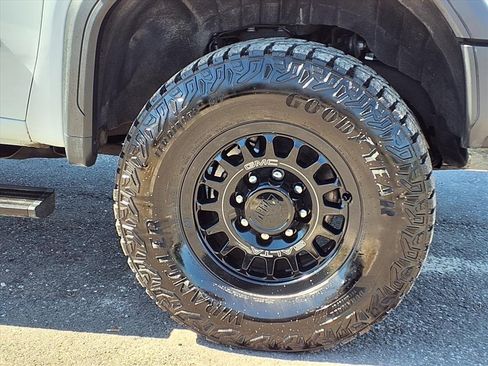 Used 2024 GMC Sierra 2500 AT4X w/ AT4X AEV Edition image 9