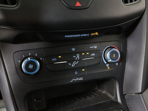 Used 2017 Ford Focus SE FWD image 34