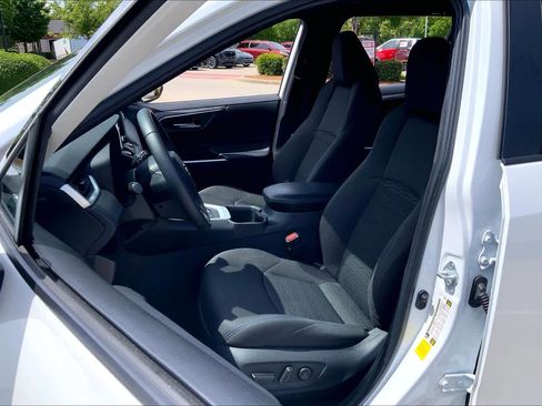Used 2023 Toyota RAV4 SE AWD/4WD image 8