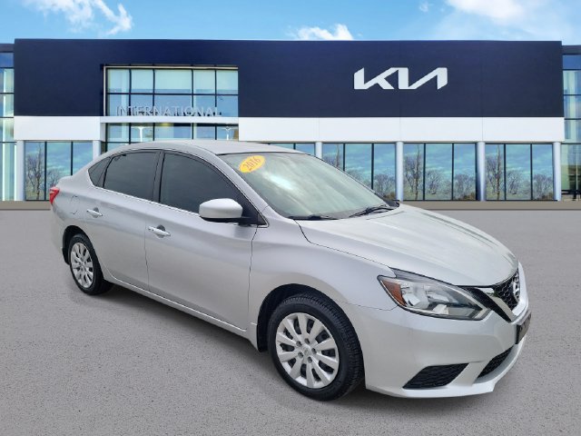 Used 2016 Nissan Sentra SV FWD image 2