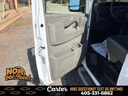 Used 2018 Chevrolet Express 2500 w/ Driver Convenience Package RWD image 12