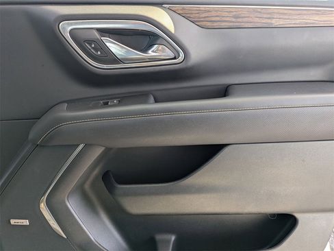 Used 2023 Chevrolet Suburban Premier image 33