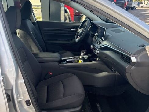 Used 2024 Nissan Altima 2.5 SV image 17