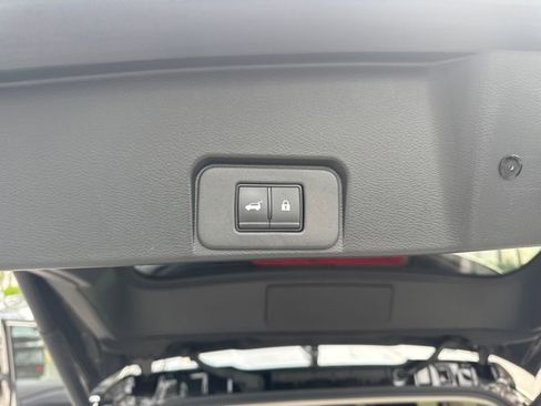 Certified 2025 Nissan Rogue SL w/ SL Premium Package FWD image 28