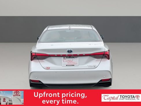 Used 2022 Toyota Avalon Limited w/ Advanced Safety Package FWD image 6