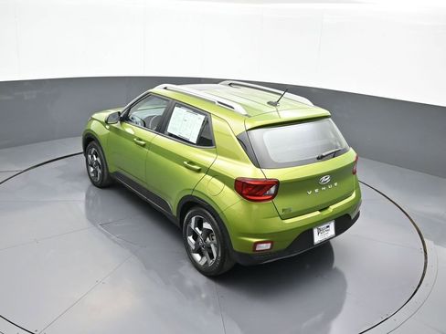 Certified 2023 Hyundai Venue SEL FWD image 40