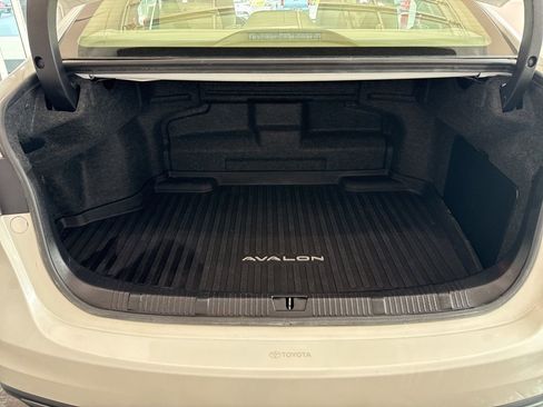 Used 2018 Toyota Avalon XLE Plus w/ Protection Package FWD image 7
