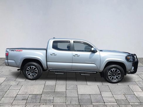 Used 2020 Toyota Tacoma TRD Sport w/ TRD Premium Sport Package AWD/4WD image 8
