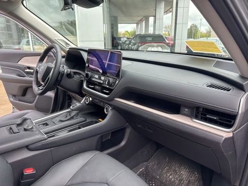 Used 2025 Toyota Grand Highlander AWD image 36