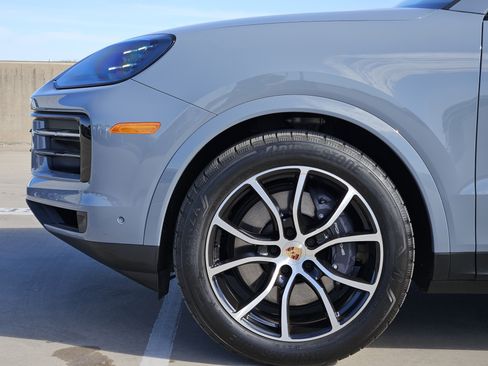 Certified 2025 Porsche Cayenne image 13