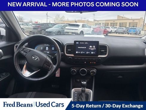 Used 2023 Hyundai Venue SEL w/ Cargo Package image 12