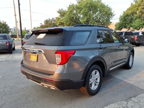 Certified 2023 Ford Explorer XLT w/ Equipment Group 202A AWD/4WD image 3