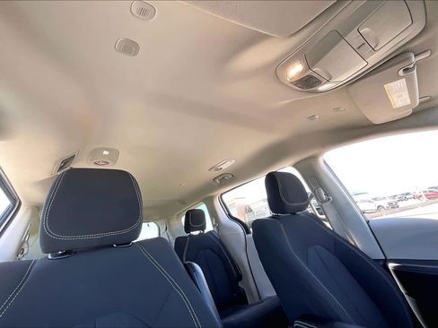 Used 2024 Chrysler Voyager LX image 14