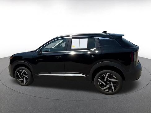 Used 2026 Nissan Kicks SV w/ Cold Weather Package FWD image 8