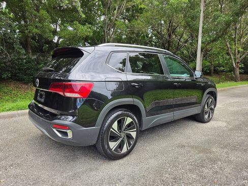 Used 2024 Volkswagen Taos SE AWD/4WD image 8