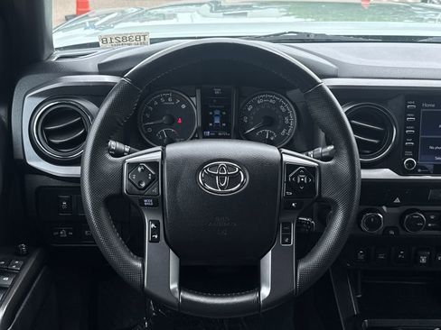 Used 2022 Toyota Tacoma TRD Off-Road w/ Technology Package AWD/4WD image 14