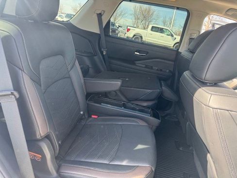 Used 2024 Nissan Pathfinder Platinum AWD/4WD image 35