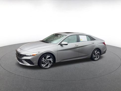 Used 2025 Hyundai Elantra Limited image 8