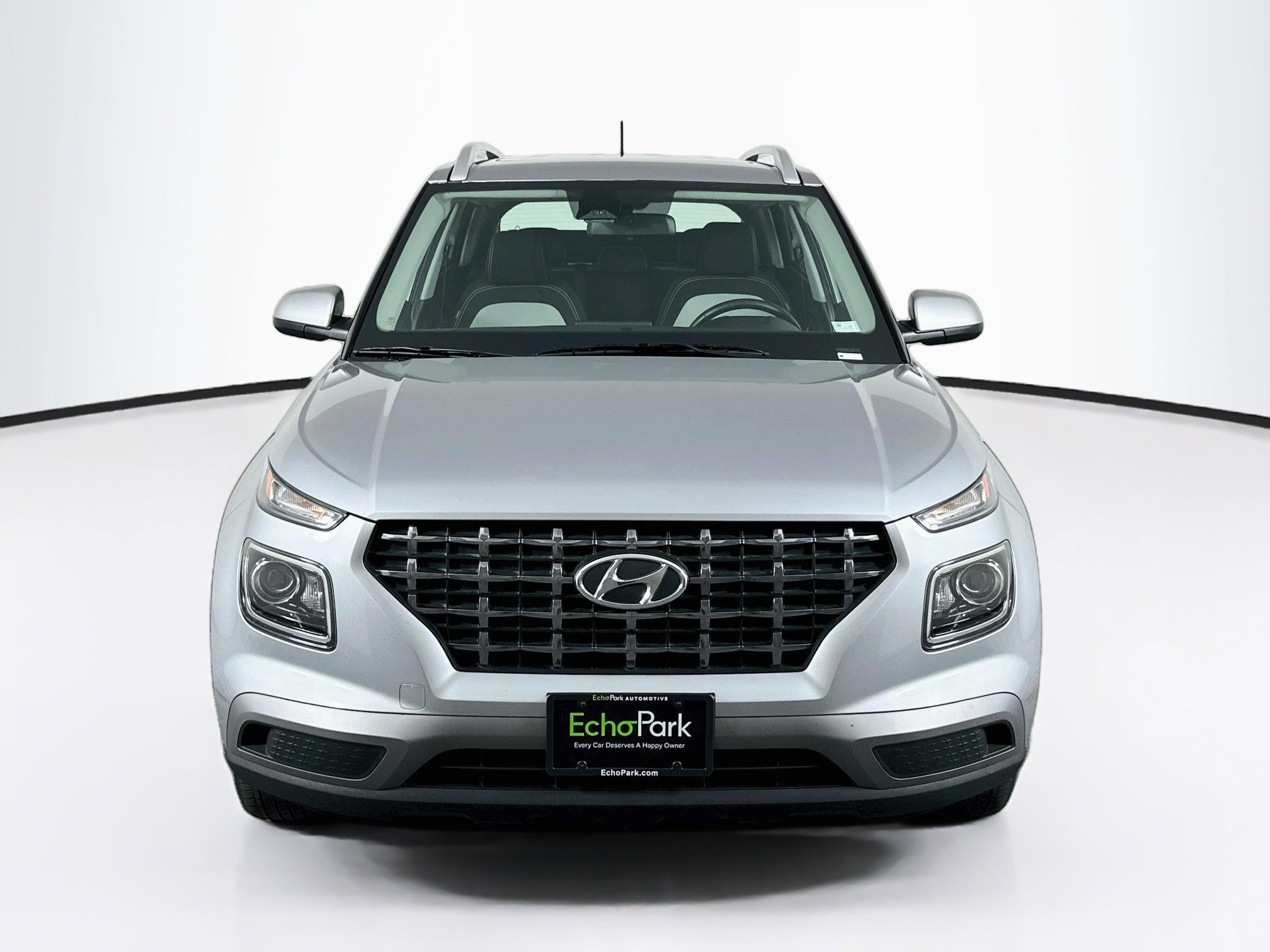 Used 2025 Hyundai Venue SEL FWD image 2