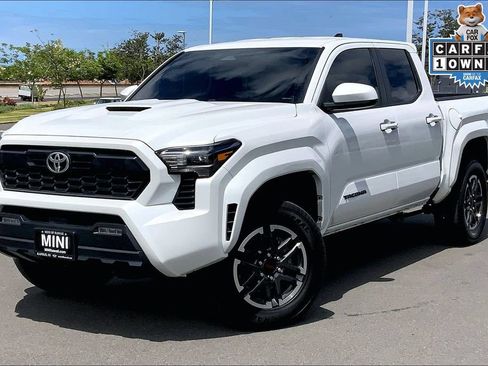 Used 2025 Toyota Tacoma TRD Sport RWD image 2