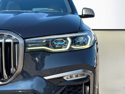 Used 2020 BMW X7 M50i image 9