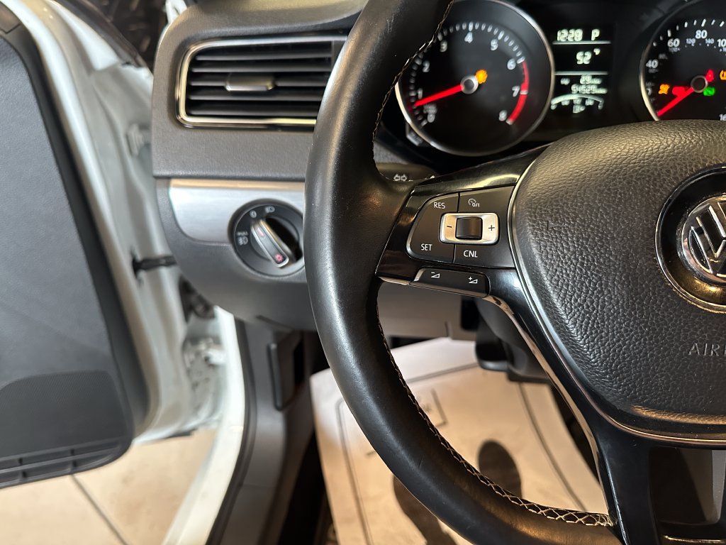 Used 2016 Volkswagen Jetta Sport FWD image 11