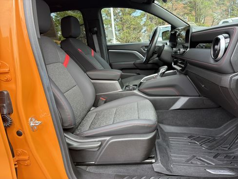 Used 2026 Chevrolet Colorado Z71 AWD/4WD image 34