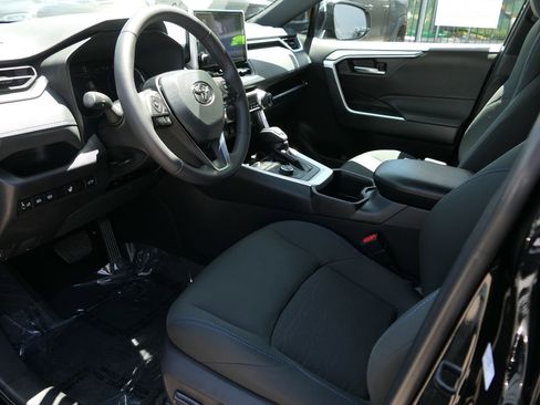 Used 2024 Toyota RAV4 SE w/ Convenience Package AWD/4WD image 12