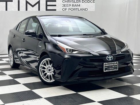 Used 2020 Toyota Prius XLE image 1