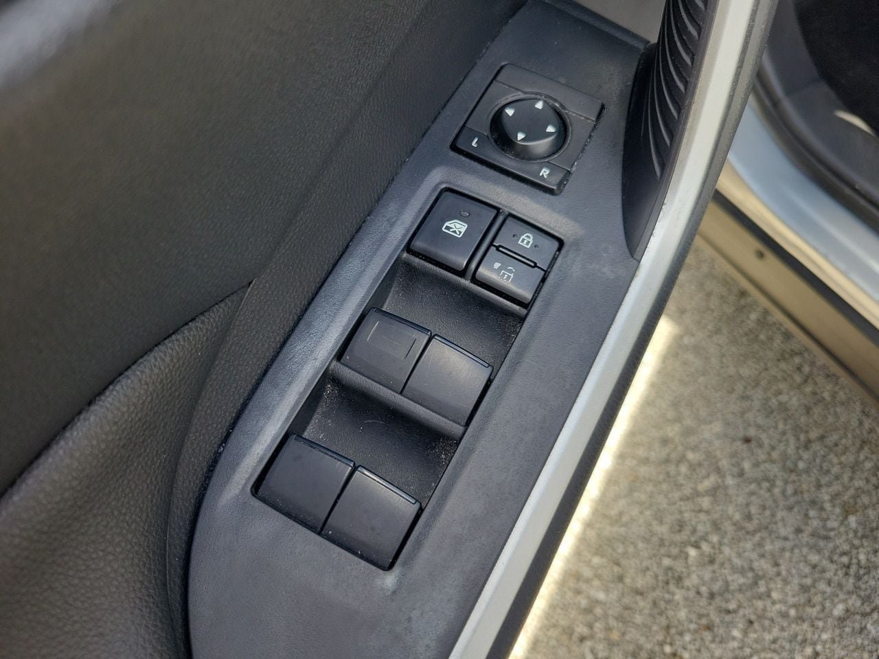 Used 2019 Toyota RAV4 XLE FWD image 14