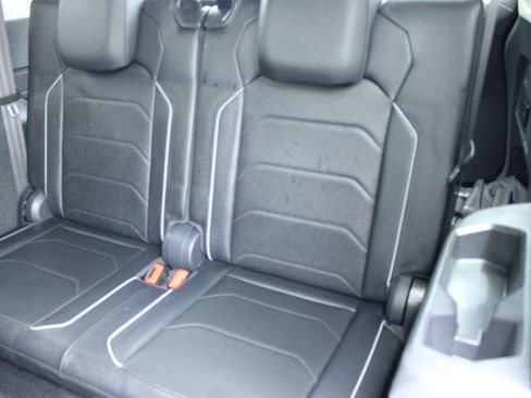 Used 2019 Volkswagen Tiguan SEL Premium w/ 3rd Row Seat Package AWD/4WD image 16