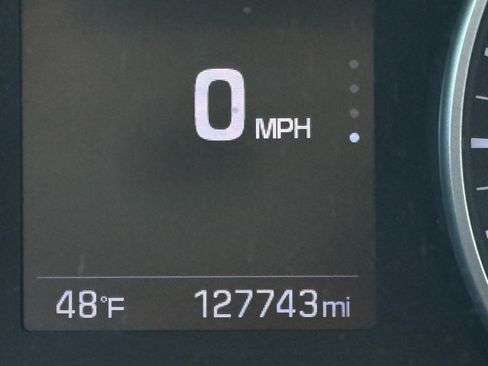 Used 2017 Hyundai Elantra Limited image 10