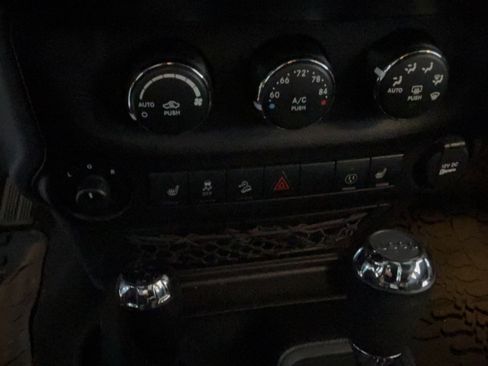 Used 2016 Jeep Wrangler Unlimited Sahara AWD/4WD image 13