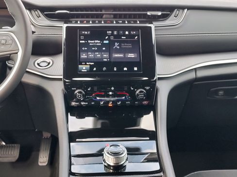 New 2025 Jeep Grand Cherokee L Altitude RWD image 13