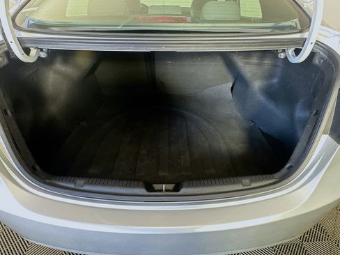 Used 2012 Hyundai Elantra Limited image 26