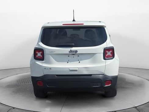 Used 2023 Jeep Renegade Latitude AWD/4WD image 4