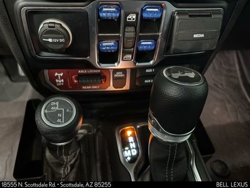 Used 2024 Jeep Wrangler Willys AWD/4WD image 15