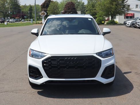 Used 2024 Audi Q5 e Premium Plus w/ Premium Plus Package AWD/4WD image 2