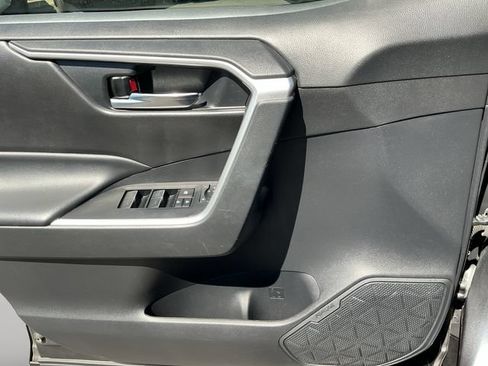Certified 2022 Toyota RAV4 SE w/ Convenience Package AWD/4WD image 11