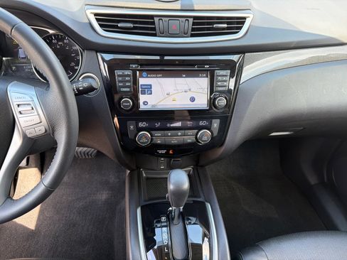 Used 2016 Nissan Rogue SL w/ SL Premium Package FWD image 27