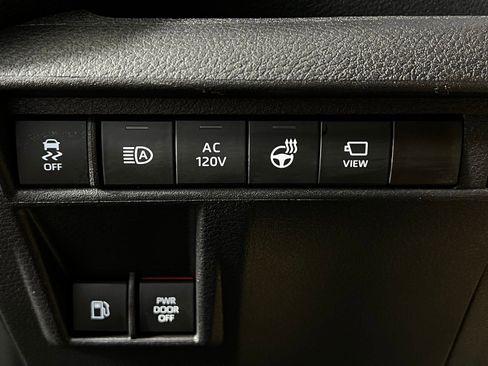 Used 2025 Toyota Sienna Platinum image 23