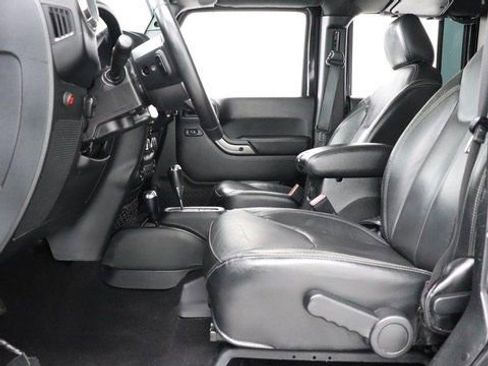 Used 2018 Jeep Wrangler Unlimited Sahara image 15