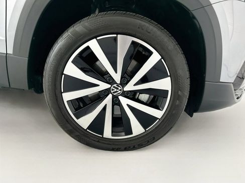 Used 2022 Volkswagen Taos SE FWD image 30