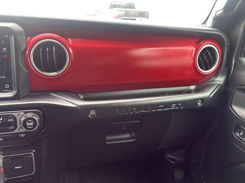 Used 2023 Jeep Wrangler Unlimited Rubicon w/ Cold Weather Group AWD/4WD image 26